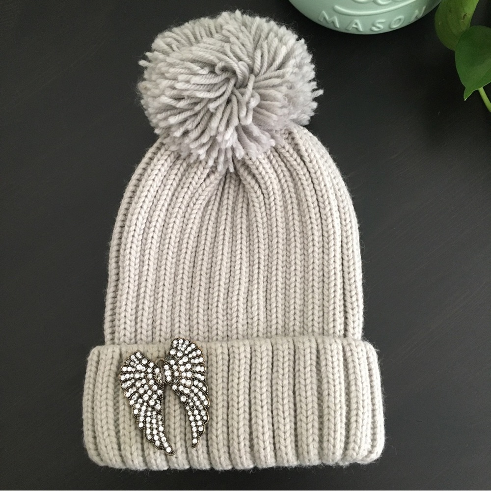 Thick Knit Beanie w/Pom & Angel Wings